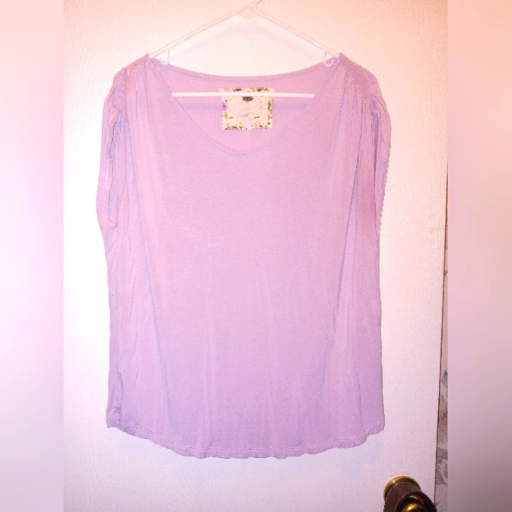 Sleevless blouse